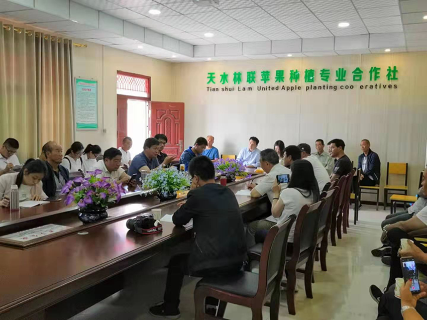 山东农大教授姜远茂一行指导秦州区苹果化肥农药减施增效技术项目工作
