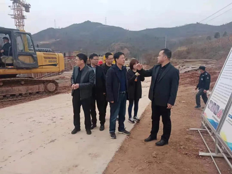 省动物疫控中心检查指导徽县动物疫病防控工作