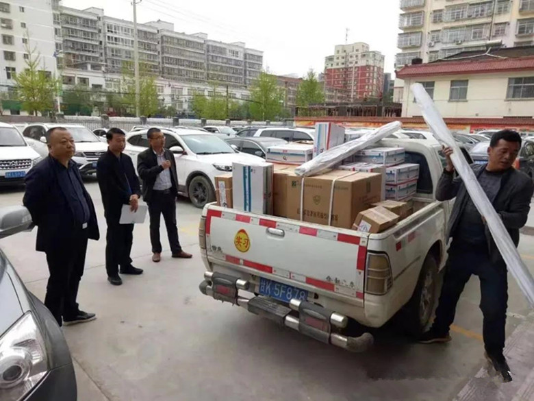 徽县农技中心组织专人及时发放植保防控药械