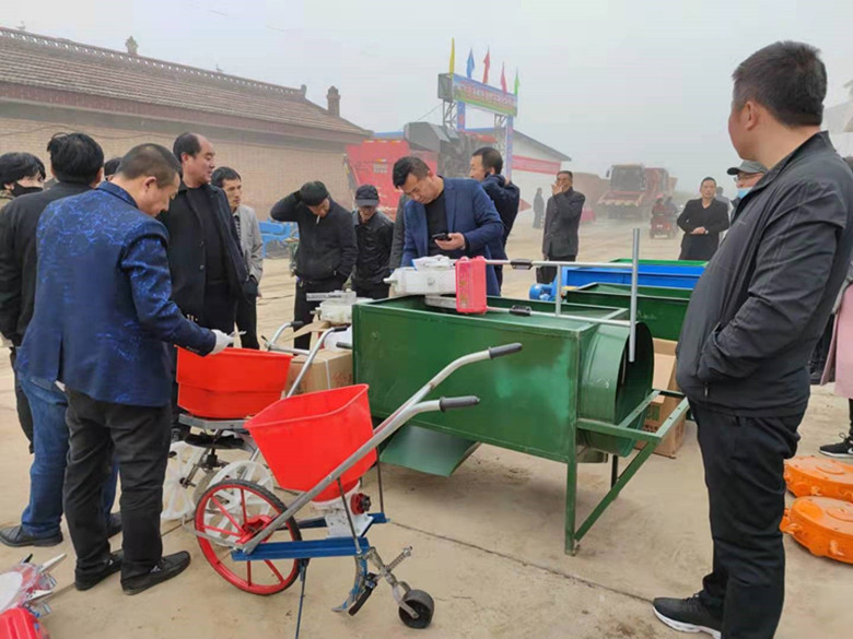 宁县举办农业生产托管服务项目启动仪式暨新型农机具引进推广现场演示会