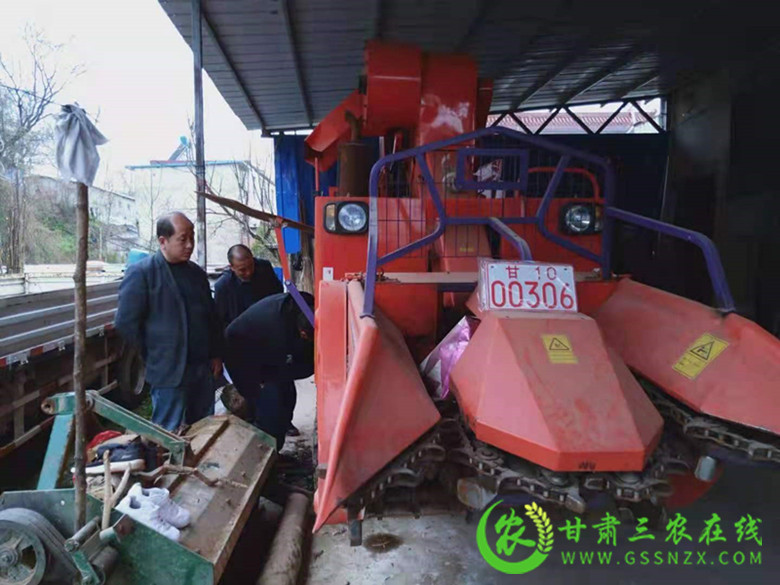 成县农业机械化服务中心积极开展“我为群众办实事”实践活动