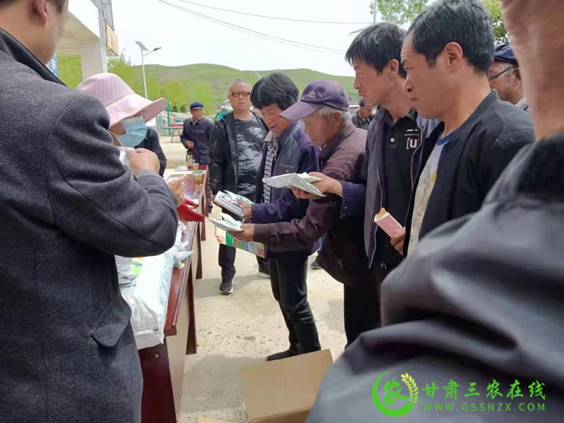 岷县召开中药材病虫害绿色防控技术现场培训会