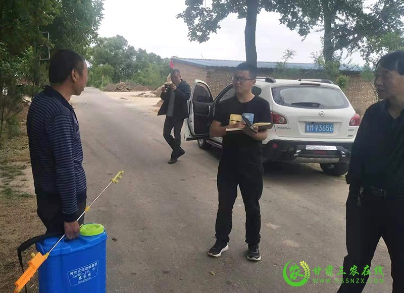 庆阳市农技中心督导宁县小麦条锈病防治工作