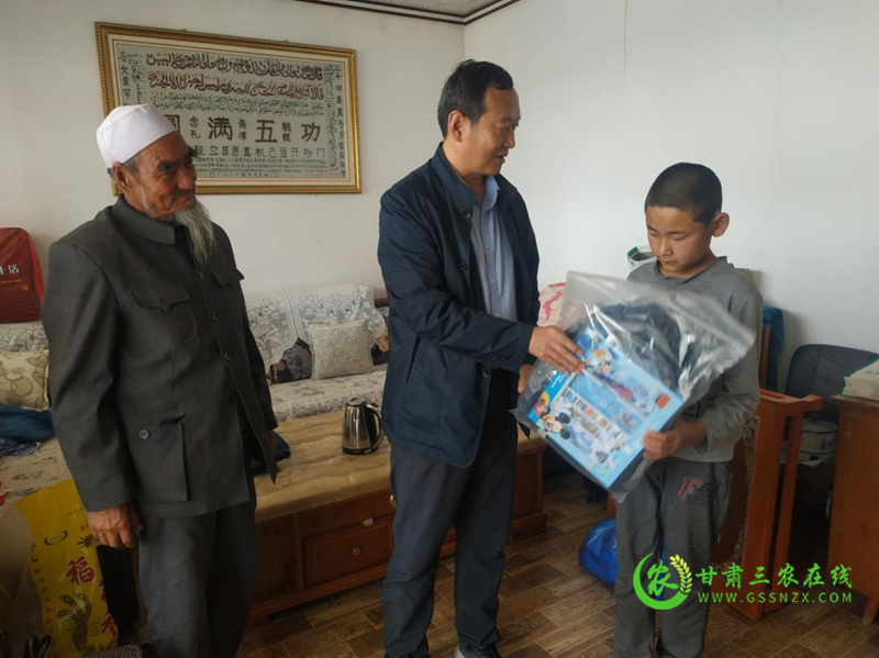 酒泉市农技中心发挥专业技术优势助力产业振兴
