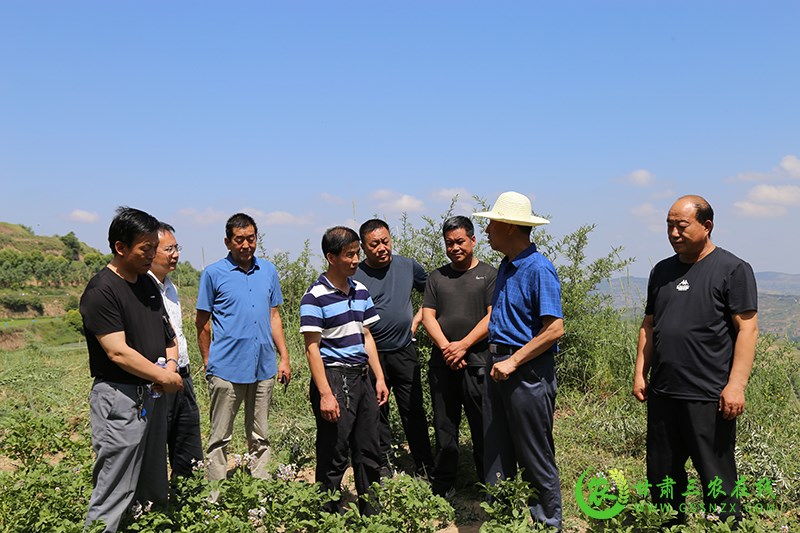 省耕保站站长崔增团一行赴庄浪县调研旱作节水农业示范推广情况