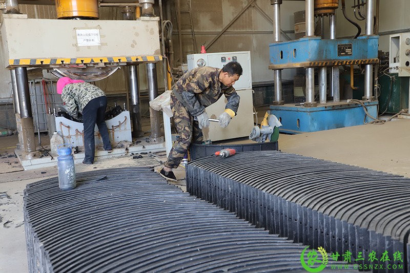 玉门市建立完善的废旧农膜回收利用示范县建设项目管理制度