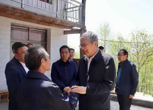 张柯兵在武都区调研乡村振兴产业发展等工作