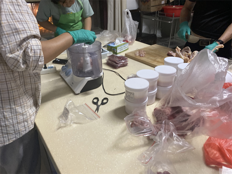 酒泉市畜牧兽医总站积极配合省农检中心开展第二次畜禽产品质量安全例行抽样行动