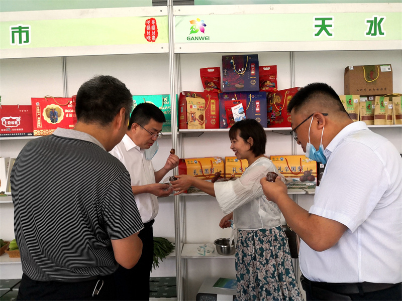 甘谷县农业农村局组织“甘味”品牌企业赴兰州参加2022“甘味”特色农产品贸易洽谈会