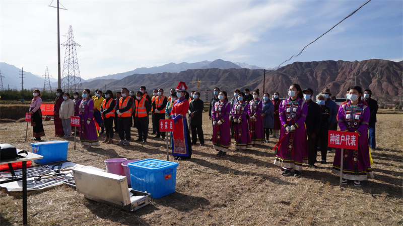 肃南县第三次土壤普查盐碱地外业调查采样启动暨实操实练培训会-2.JPG