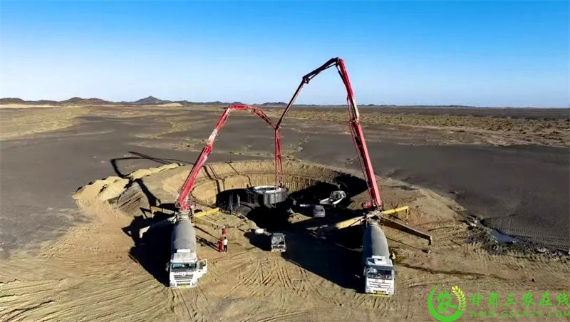 1.锦昊风能开发有限公司100万千瓦风力发电项目现场，大型机械轰鸣.jpg
