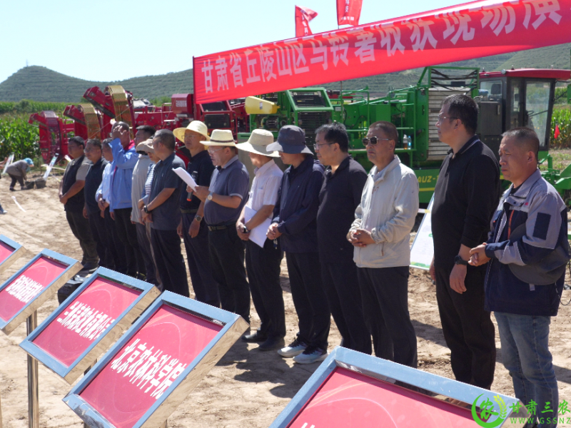 甘肃举办丘陵山区马铃薯农机现场演示评价推广活动